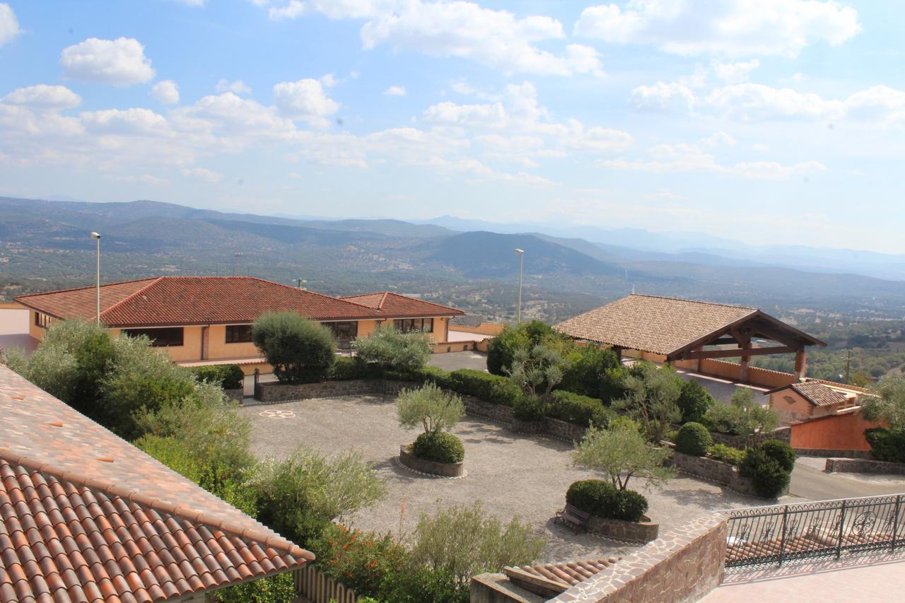 Le Tre Rose Hotel Bono  Bagian luar foto