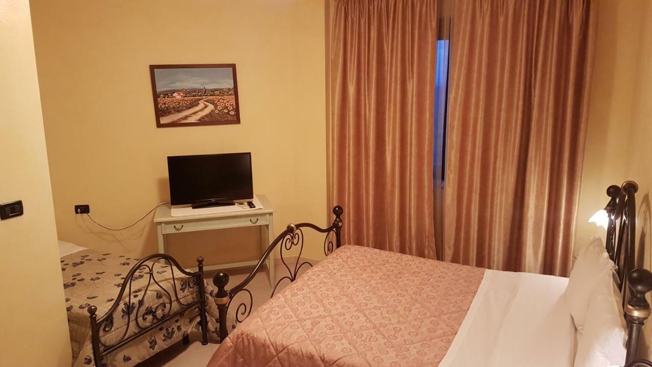 Le Tre Rose Hotel Bono  Bagian luar foto